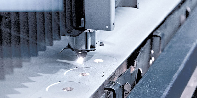 How does a laser cutting machine work?